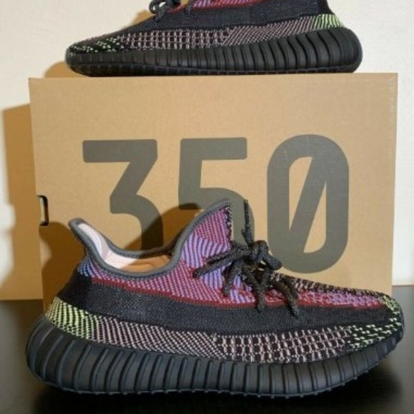 Yeezy Boost 350 v2 - Picture 4 of 4